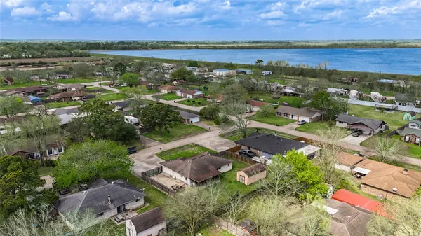 an aerial view of residential building and lake