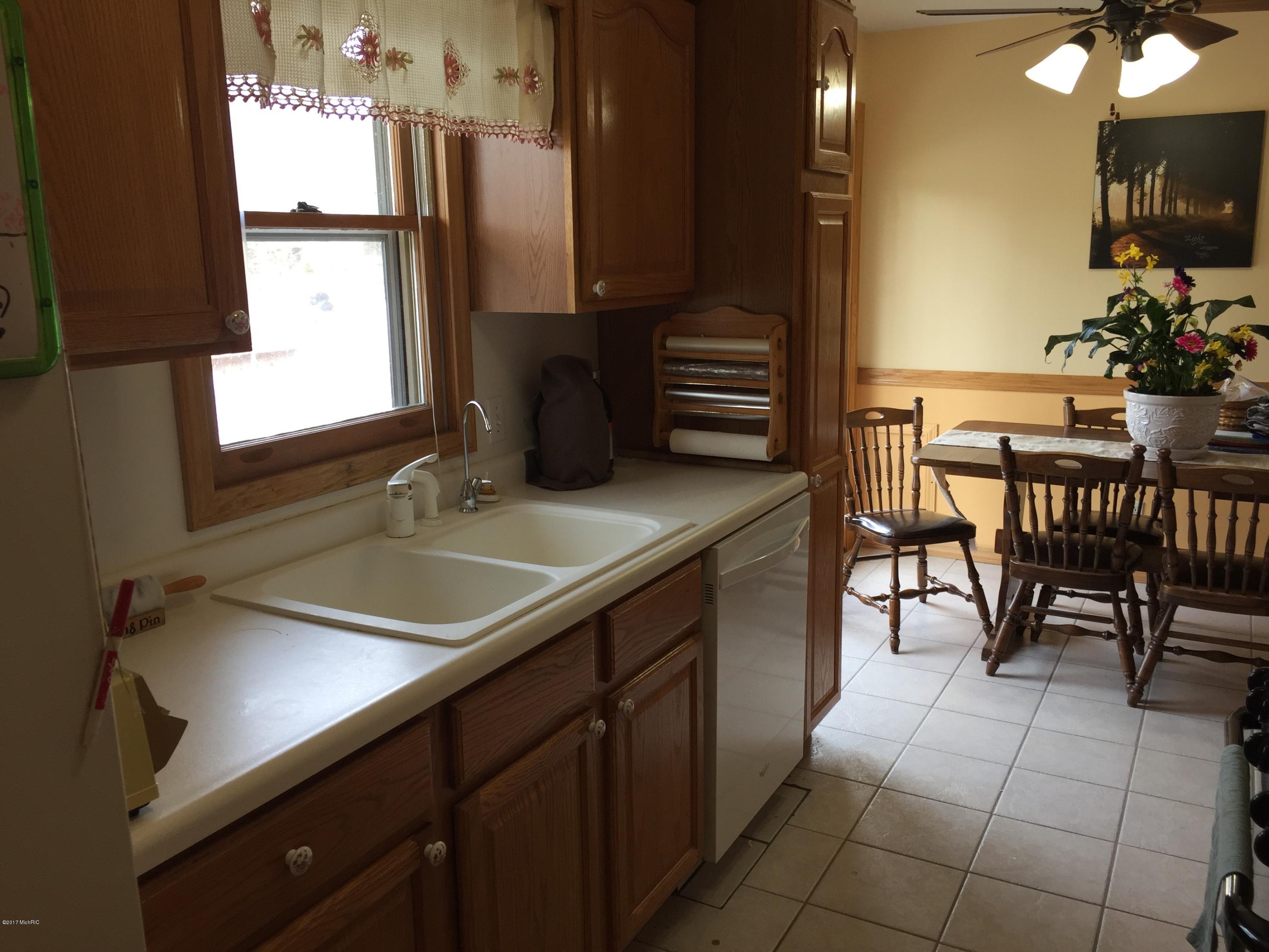 59 South Brooks Road Muskegon, MI 49442 - Photo 4 of 32 kitchen2