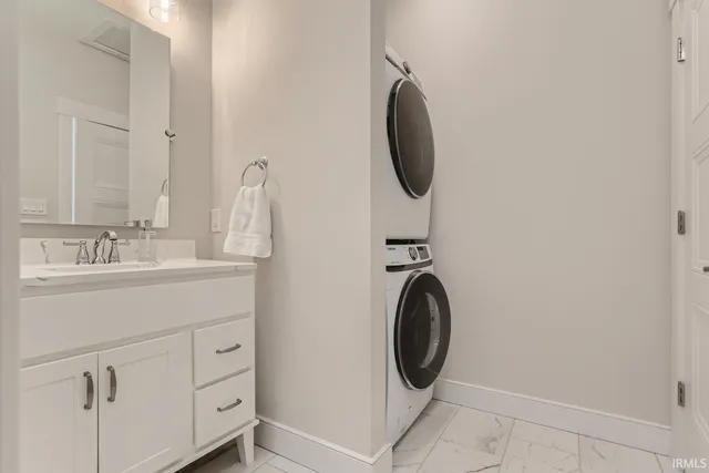 $2,500 | 110 West Water Street, Unit STUDIO, Newburgh, IN 47630