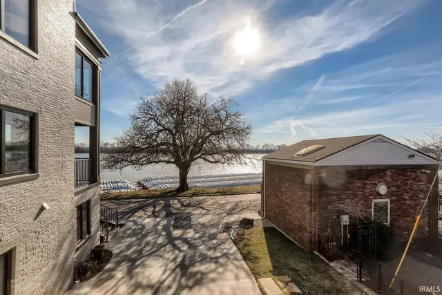 $2,500 | 110 West Water Street, Unit STUDIO, Newburgh, IN 47630