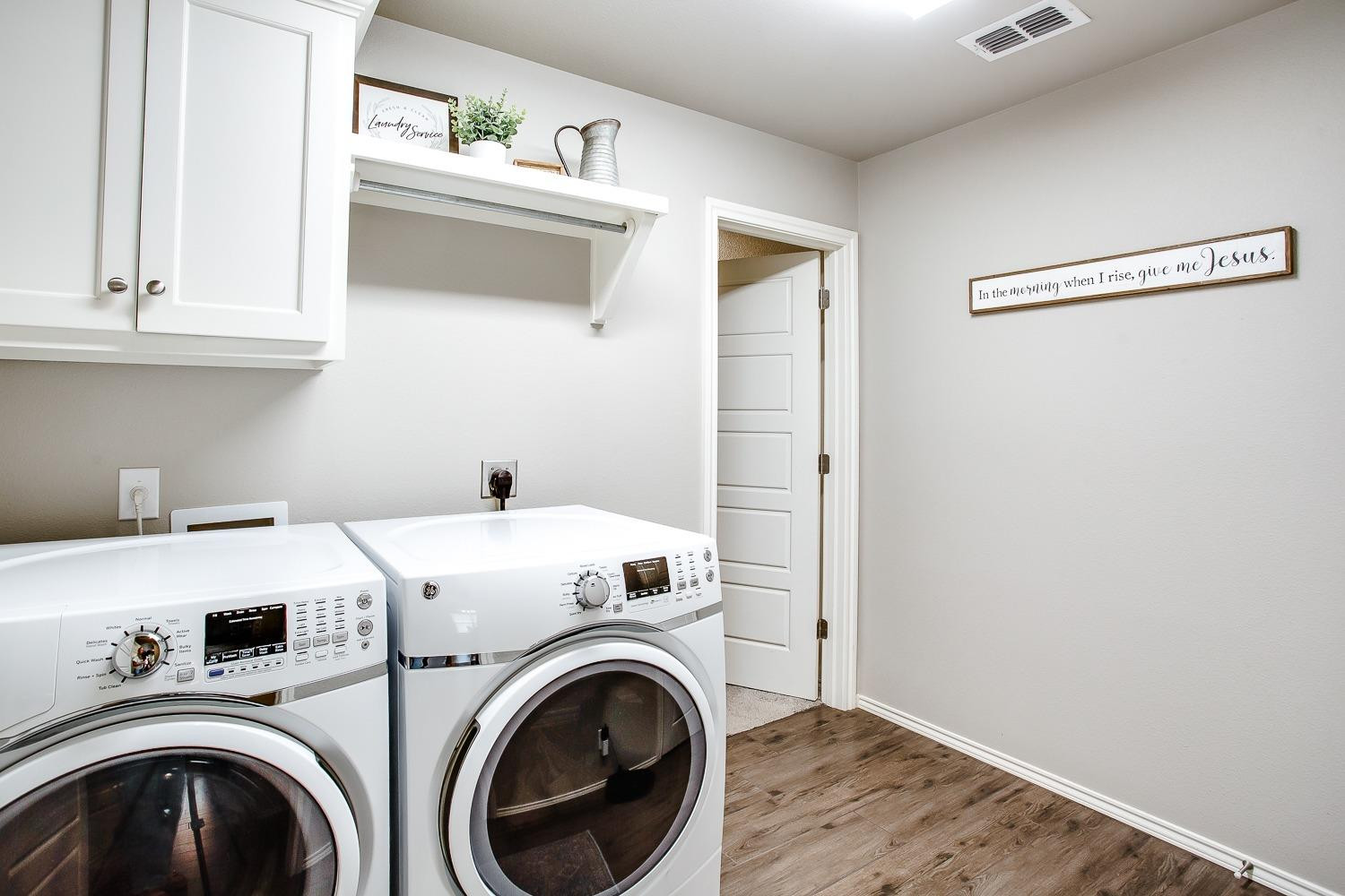 3911 127th Street Lubbock, TX 79423 - Photo 30 of 33 a utility room with dryer and washer