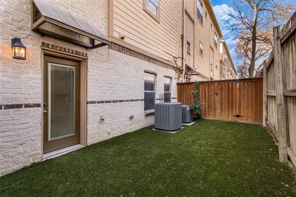 $2,950 | 4830 Cedar Springs Road, Unit 11, Dallas, TX 75219