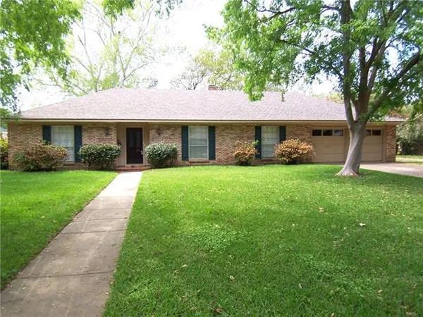 $340,000 | 504 Tanglewood Drive, Alexandria, LA 71303