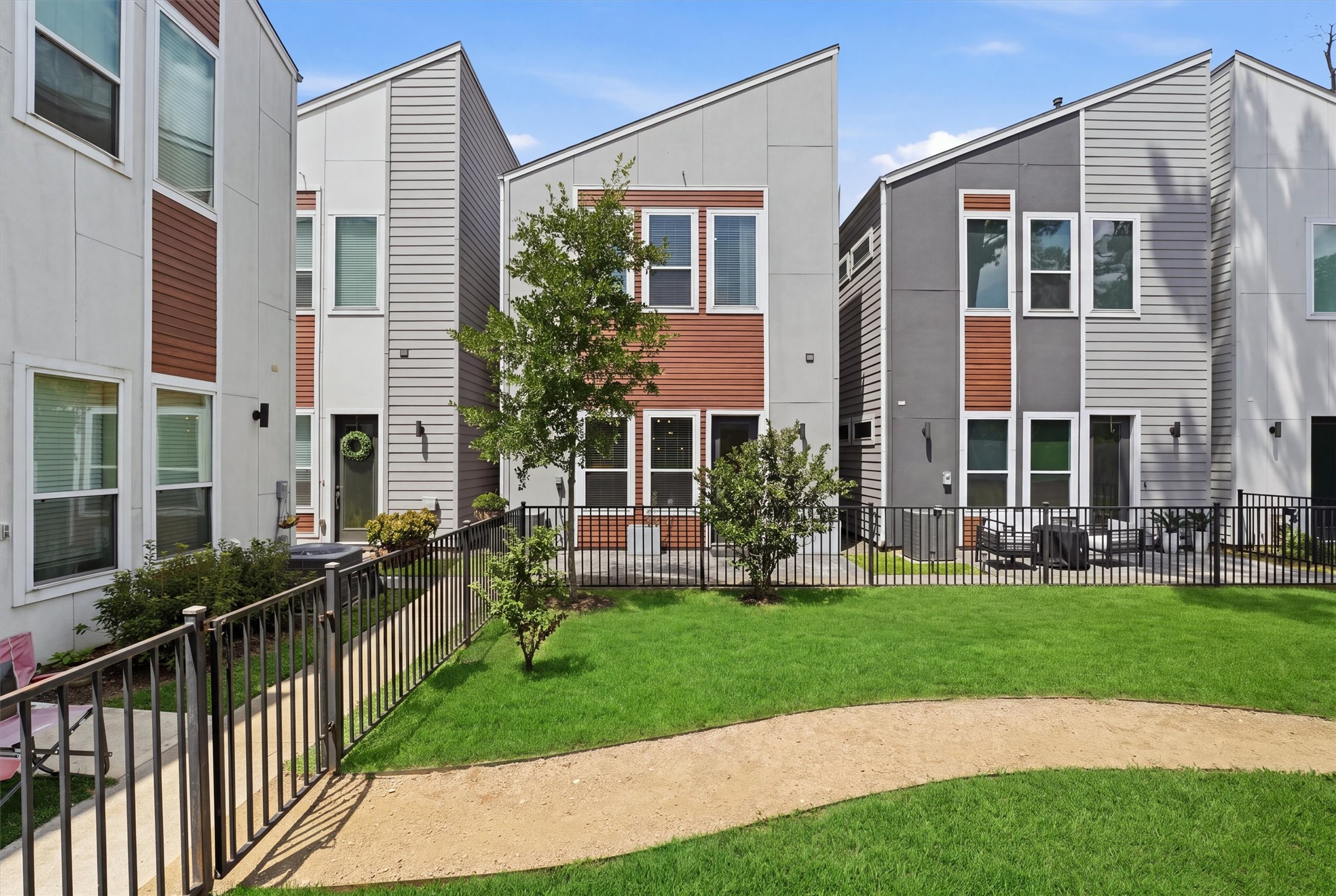 590 Janisch Road Houston, TX 77018 - Photo 1 of 25 Gallery Image 1