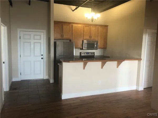 $1,850 | 617 Hiawatha Boulevard, Unit 6, Syracuse, NY 13208