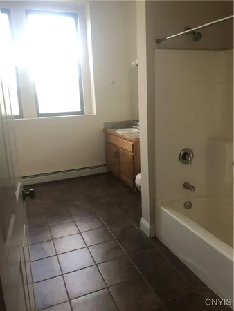 $1,850 | 617 Hiawatha Boulevard, Unit 6, Syracuse, NY 13208