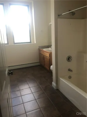 $1,850 | 617 Hiawatha Boulevard, Unit 6, Syracuse, NY 13208