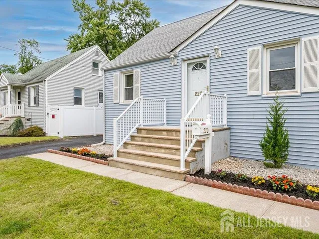 $410,000 | 220 Stephenson Avenue, Middlesex, NJ 08846