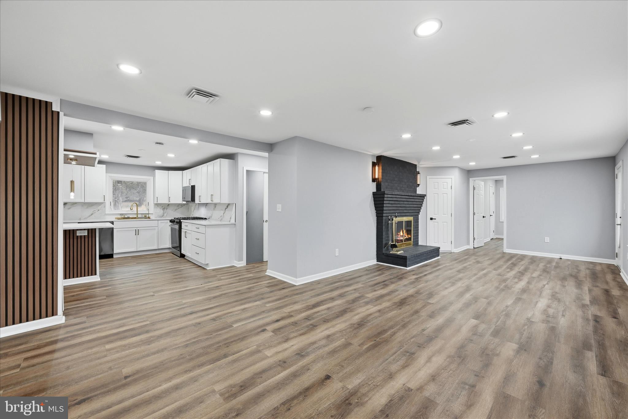 2639 Logmill Road Haymarket, VA 20169 - Photo 19 of 86 Living Room