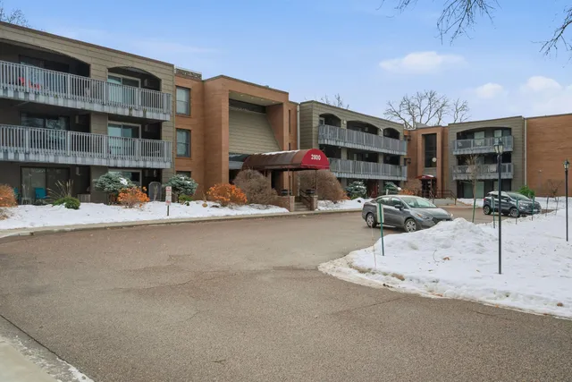 $103,000 | 2800 Hamline Avenue North, Unit 317, Roseville, MN 55113