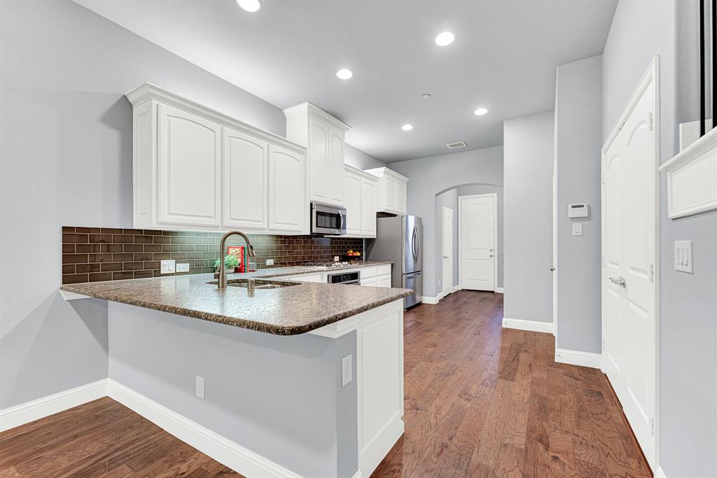 4666 Dozier Road, Unit B Carrollton, TX 75010 - Photo 13 of 34