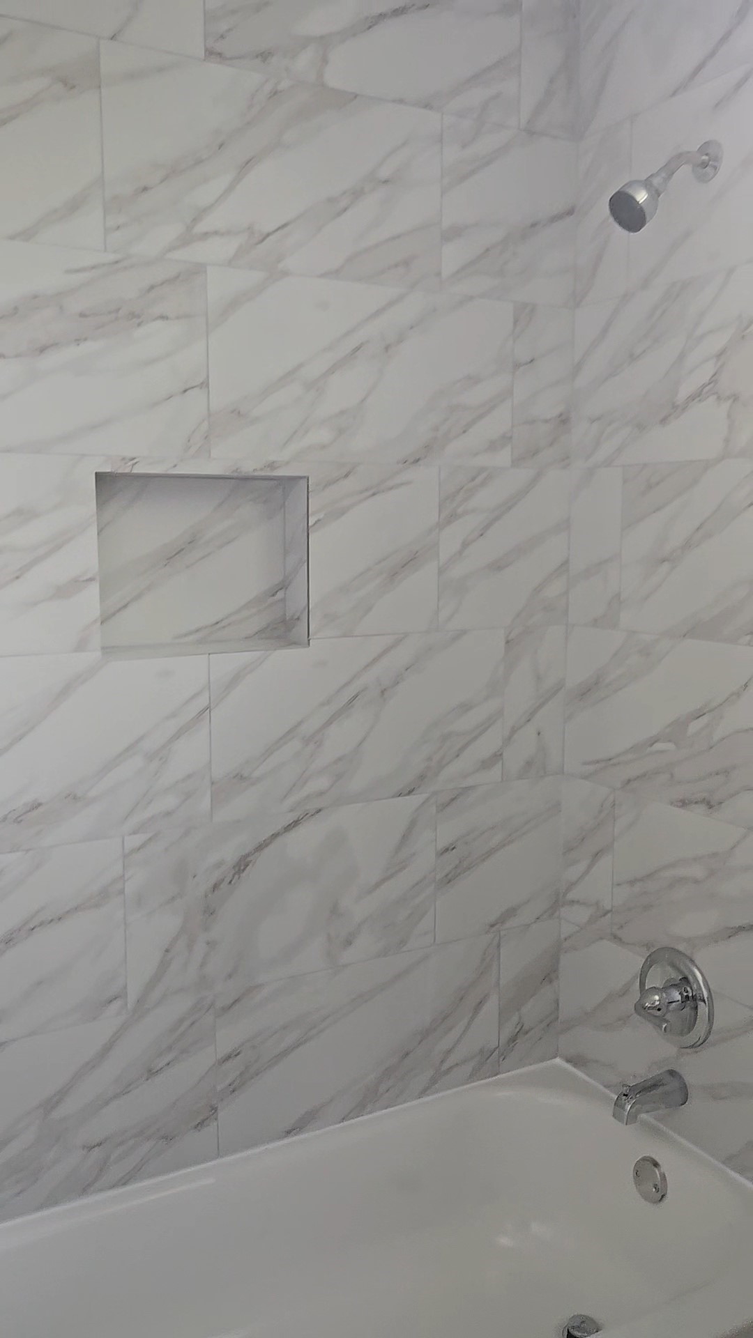 4834 Clover Street Houston, TX 77033 - Photo 6 of 10 a bathroom with a bathtub