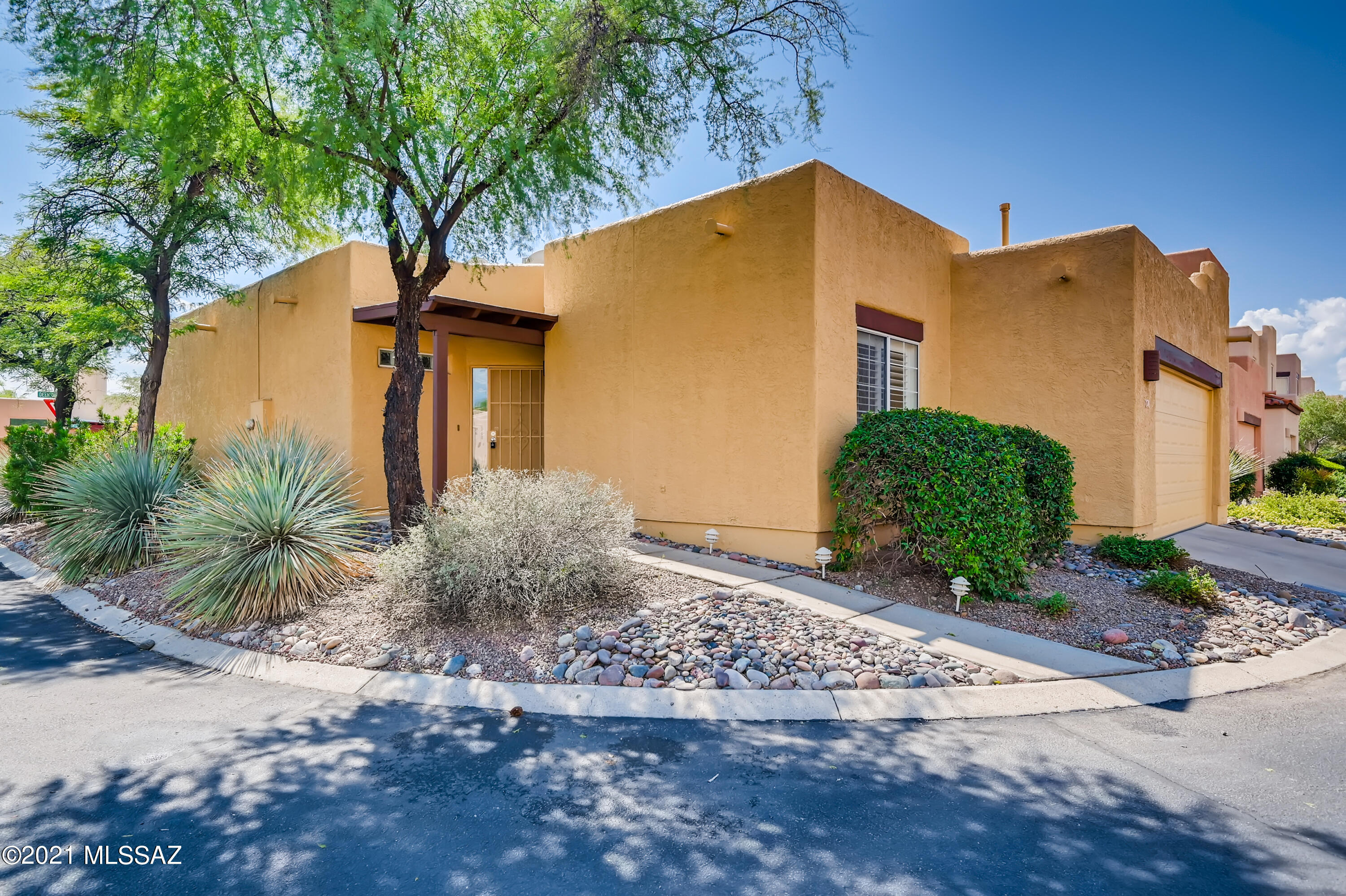 4346 East Kleindale Road Tucson, AZ 85712 - Photo 1 of 32
