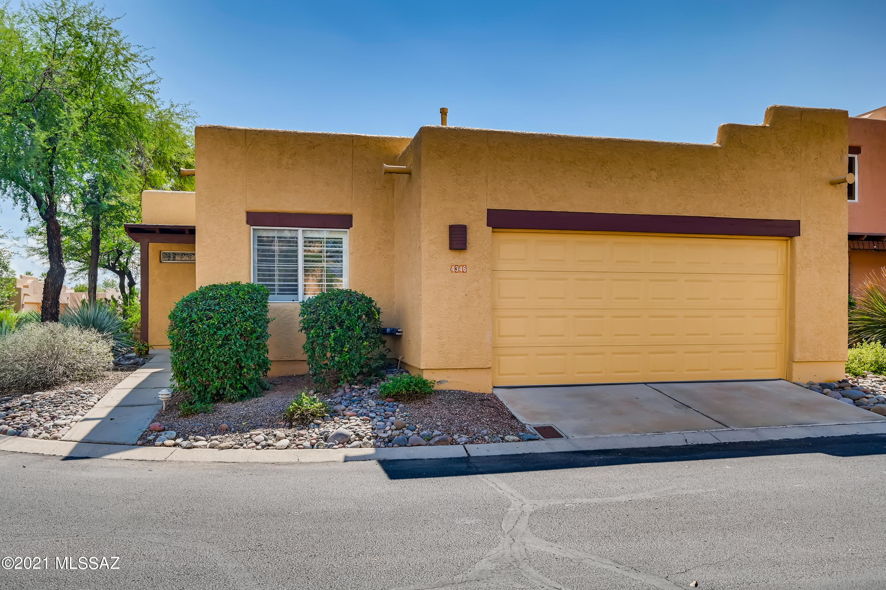 4346 East Kleindale Road Tucson, AZ 85712 - Photo 2 of 32
