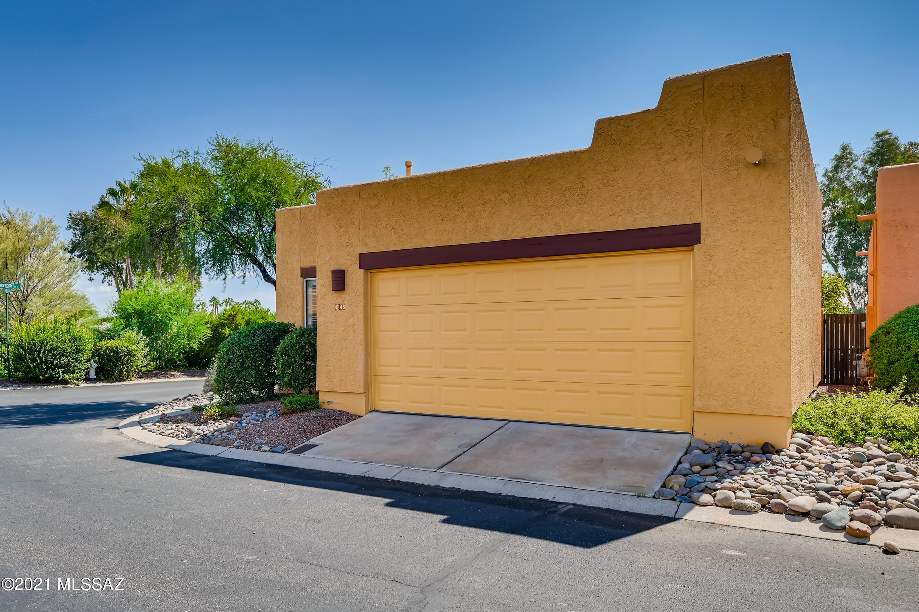 4346 East Kleindale Road Tucson, AZ 85712 - Photo 3 of 32