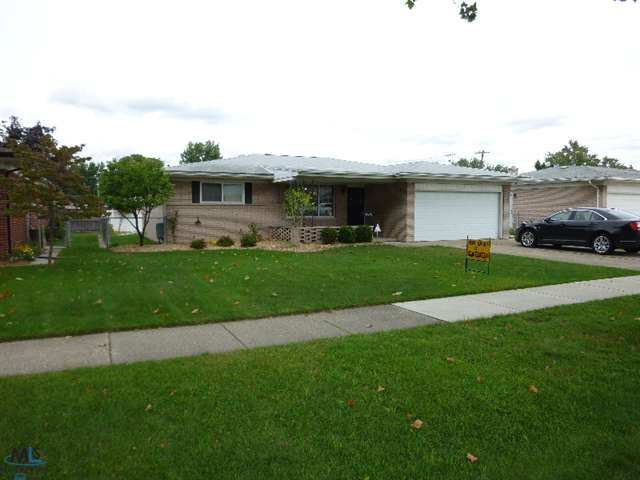 12979 Common Road Warren, MI 48088 - Photo 3 of 12 31120369-2.JPG