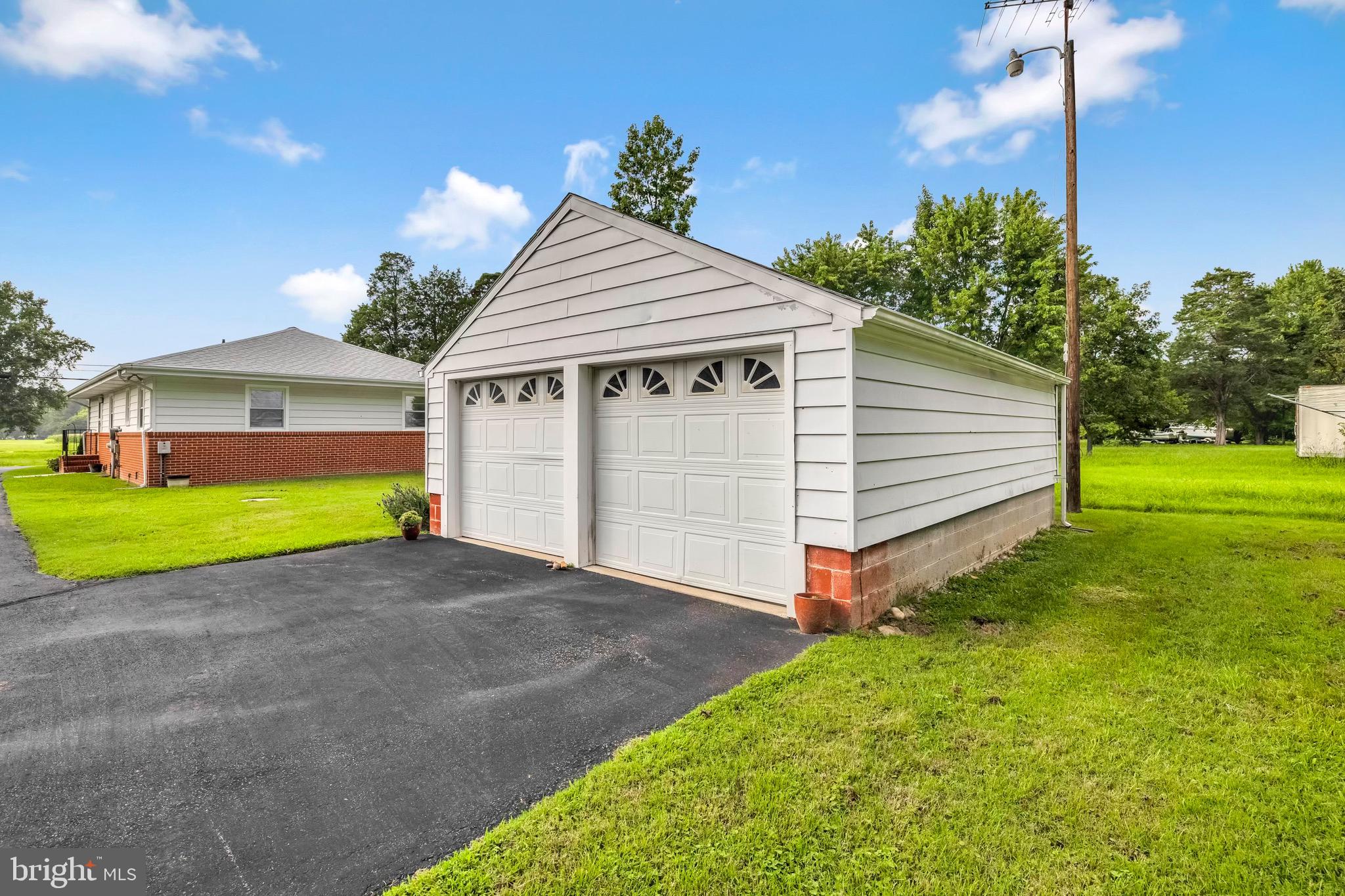 6827 Bellevue Road Royal Oak, MD 21662 - Photo 22 of 32 a view of a house with backyard and a garden