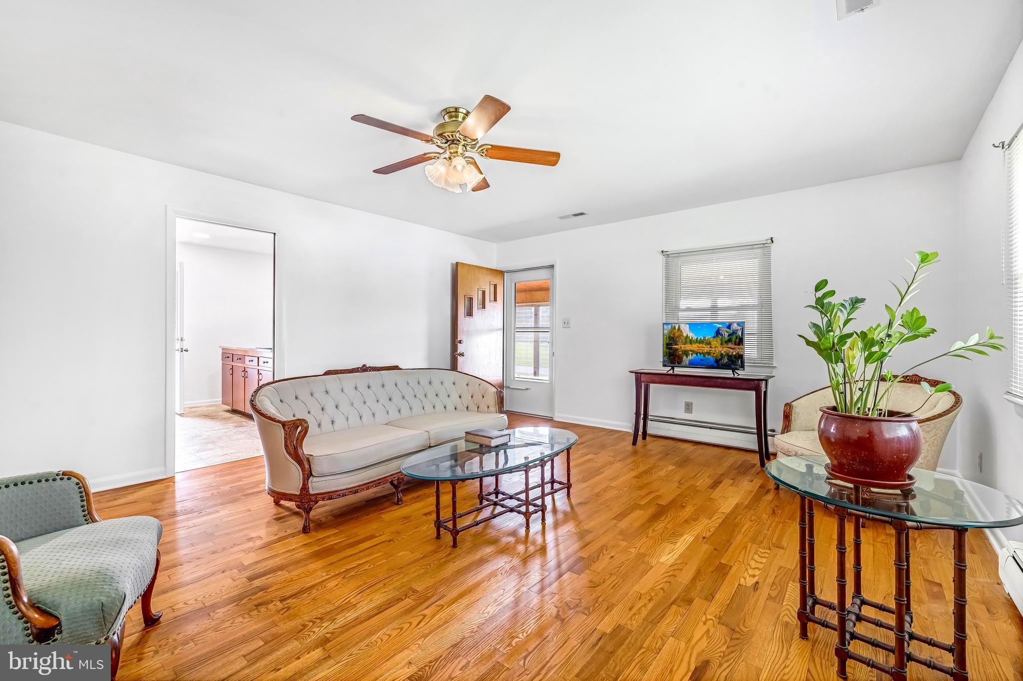 6827 Bellevue Road Royal Oak, MD 21662 - Photo 3 of 32 a living room with furniture and a wooden floor