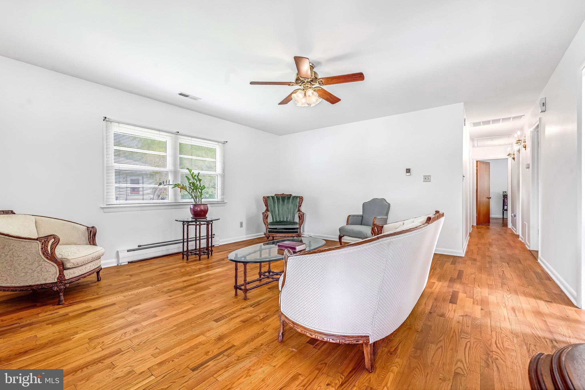 6827 Bellevue Road Royal Oak, MD 21662 - Photo 5 of 32 a living room with furniture and a wooden floor