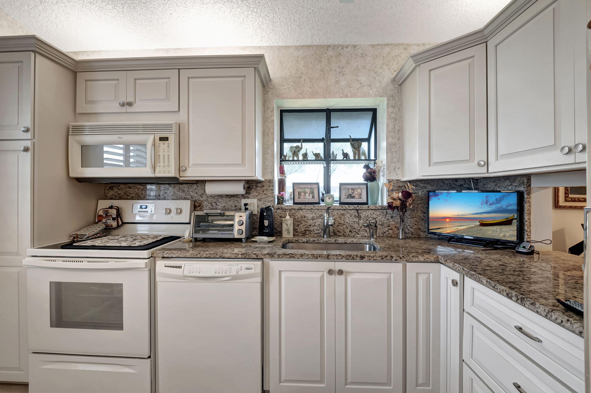 8930 Windtree Street Boca Raton, FL 33496 - Photo 11 of 25 KITCHEN