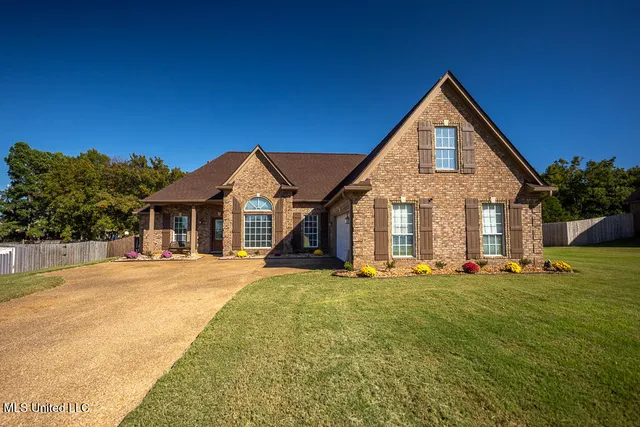 $389,000 | 8012 Shelburne Lane East, Southaven, MS 38672
