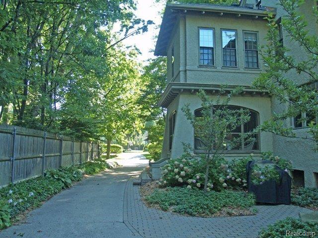 319 Lincoln Road Grosse Pointe, MI 48230 - Photo 20 of 24 Side Drive