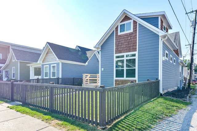 $349,900 | 519 Lincoln Street, Indianapolis, IN 46203