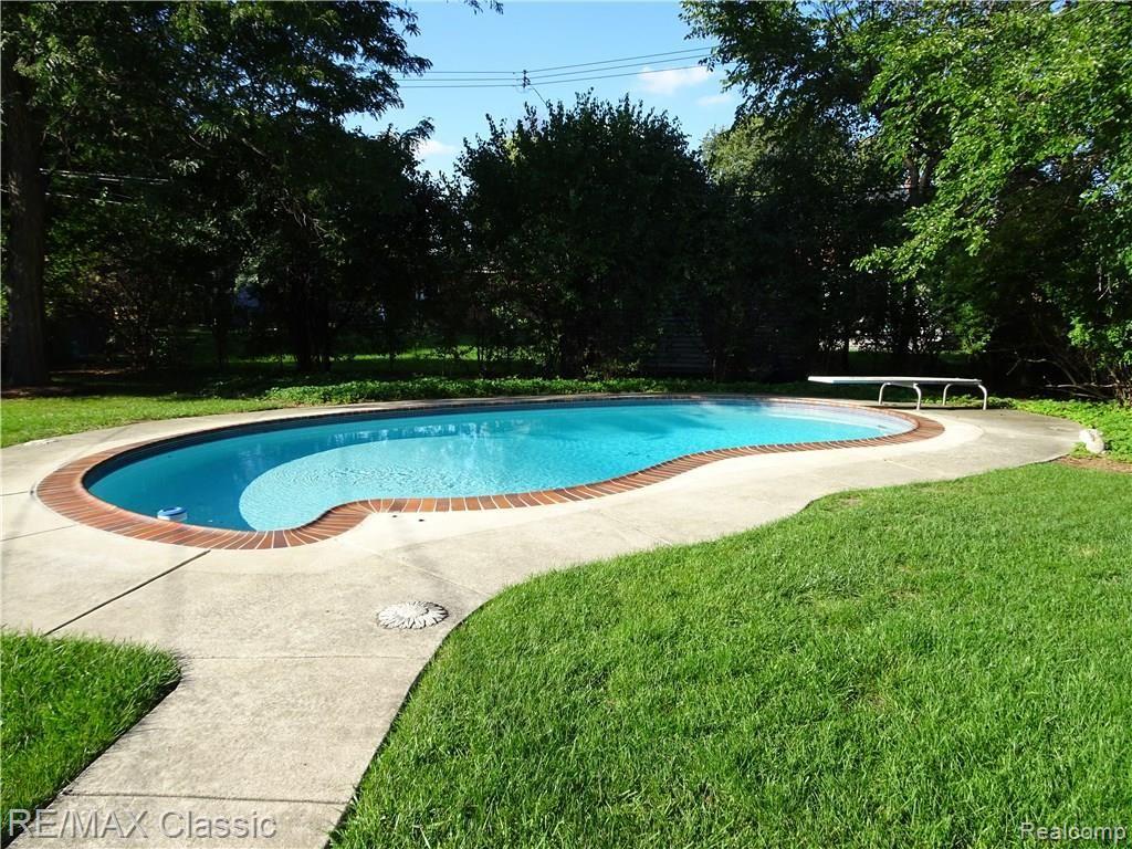 4202 Normandy Road Royal Oak, MI 48073 - Photo 16 of 21 Gorgeous Pool.JPG