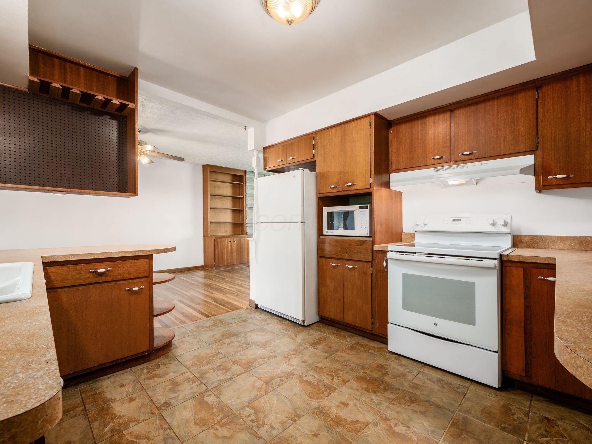 432 James Road Columbus, OH 43230 - Photo 13 of 43 013_a166d4_N 432 James rd 025