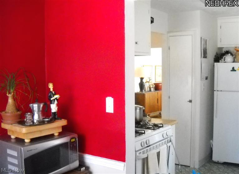 4225 Verona Road Cleveland, OH 44121 - Photo 2 of 9