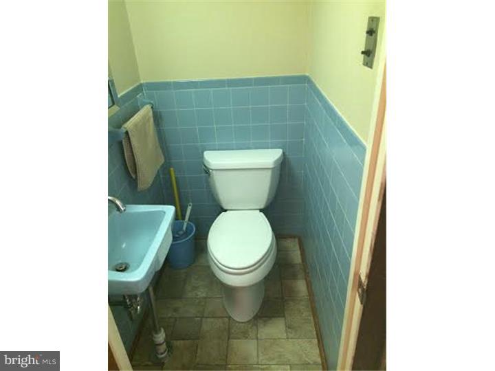 3506 Primrose Road Philadelphia, PA 19114 - Photo 18 of 20 Half Bath