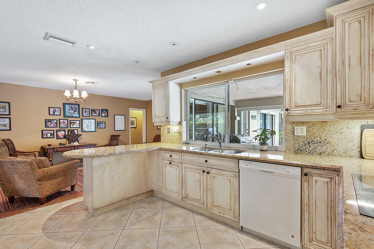 22074 West Soliel Circle Boca Raton, FL 33433 - Photo 11 of 34 011-22074SolielCirW-BocaRaton-FL-small