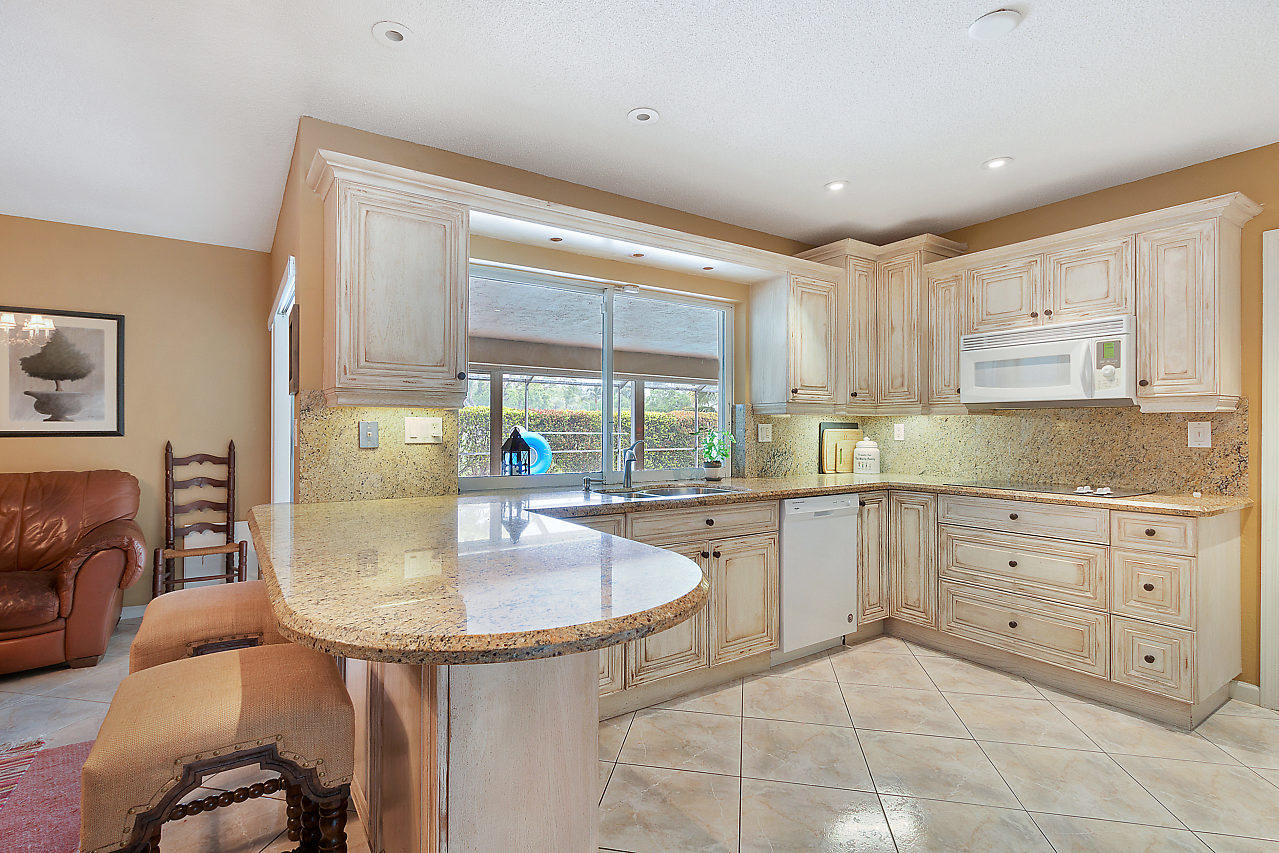 22074 West Soliel Circle Boca Raton, FL 33433 - Photo 9 of 34 009-22074SolielCirW-BocaRaton-FL-small