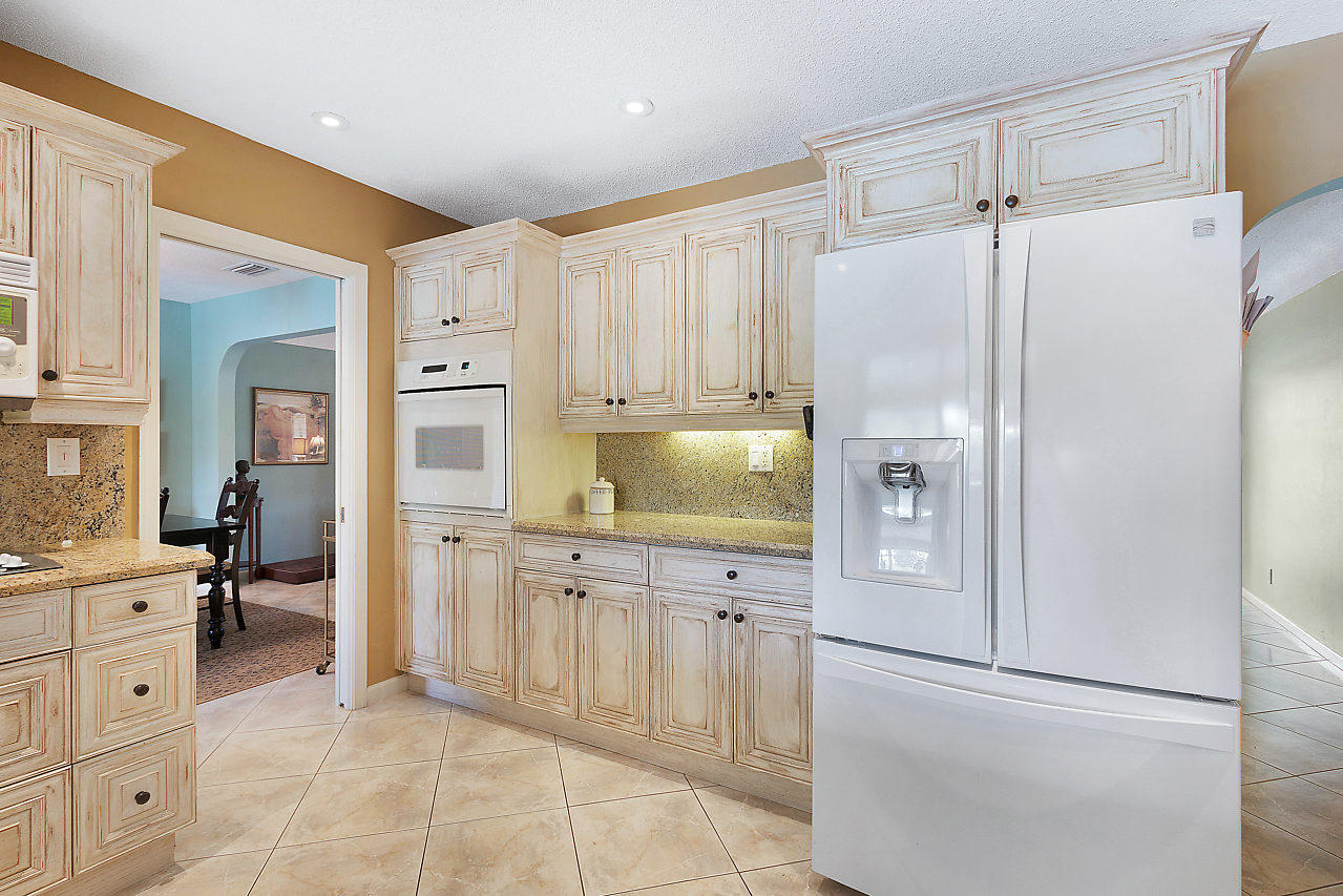 22074 West Soliel Circle Boca Raton, FL 33433 - Photo 10 of 34 010-22074SolielCirW-BocaRaton-FL-small