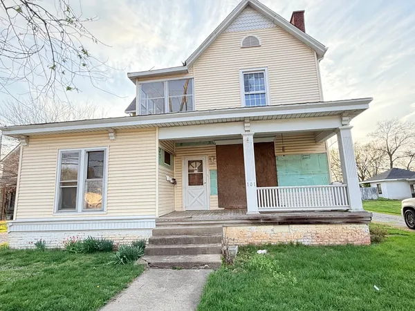 $50,000 | 101 5th Street, Carmi, IL 62821