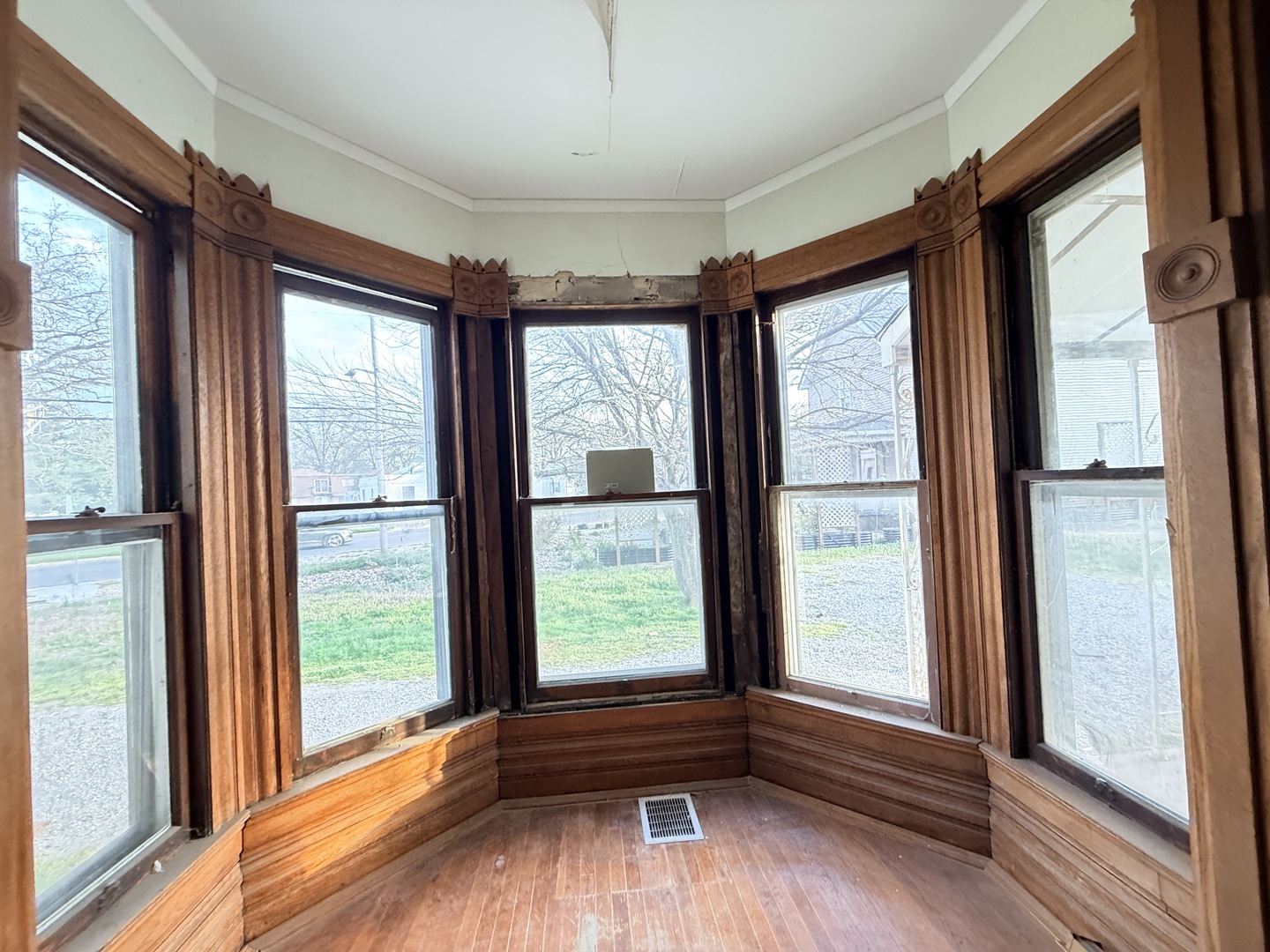 101 5th Street Carmi, IL 62821 - Photo 5 of 28