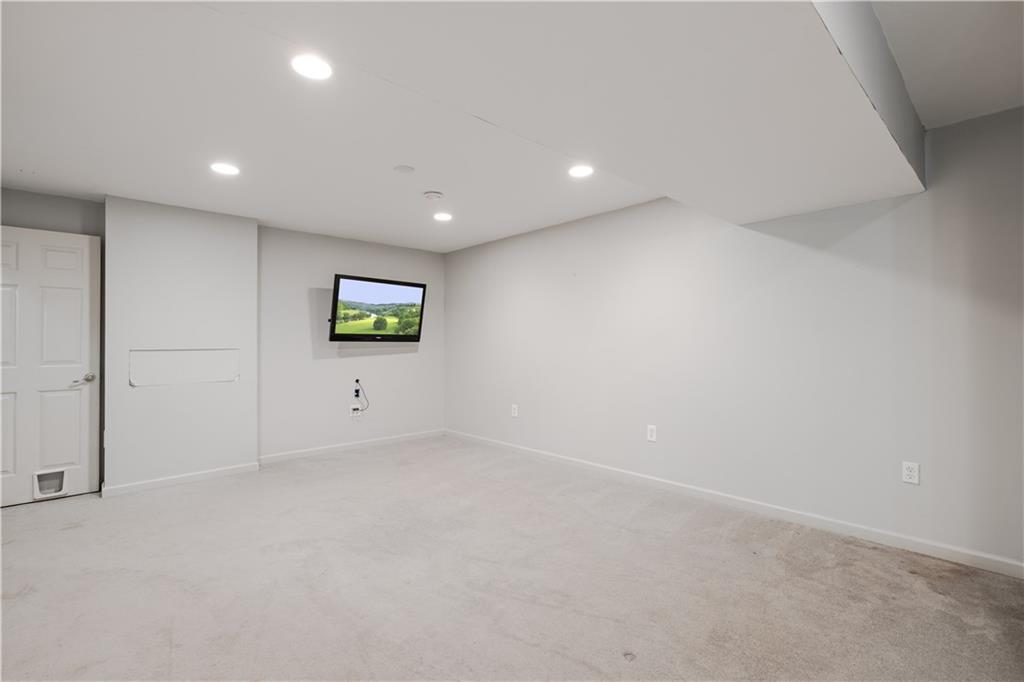 148 Rustic Ridge Drive Pittsburgh, PA 15239 - Photo 18 of 25 Gallery Image 18
