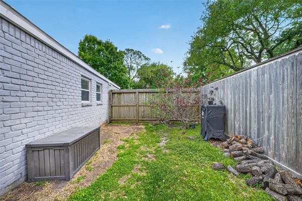$2,500 | 5822 Reamer Street, Houston, TX 77074