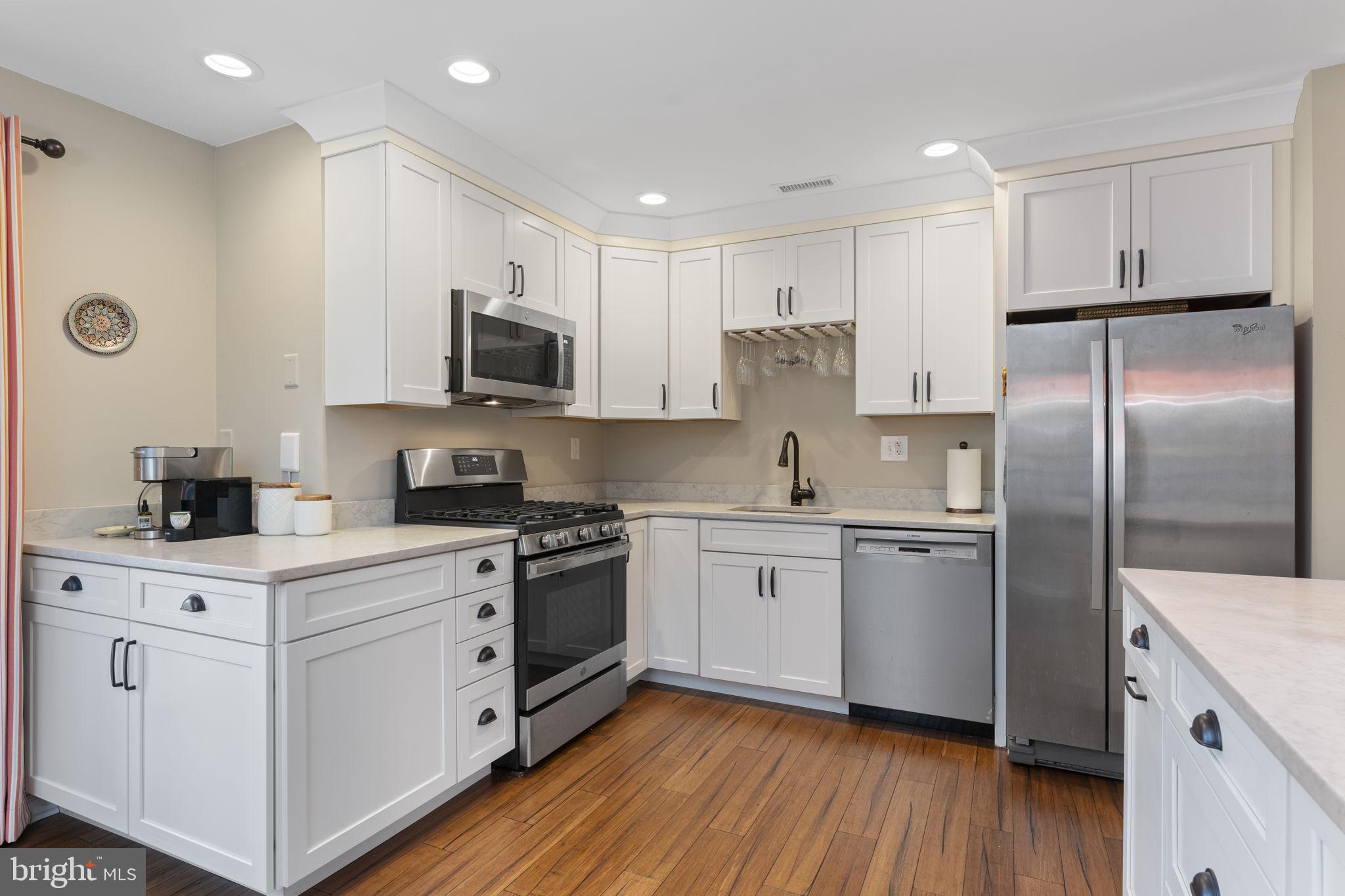 41 Rampart Drive Chesterbrook, PA 19087 - Photo 5 of 42 Nice Lighting & Creon Molding