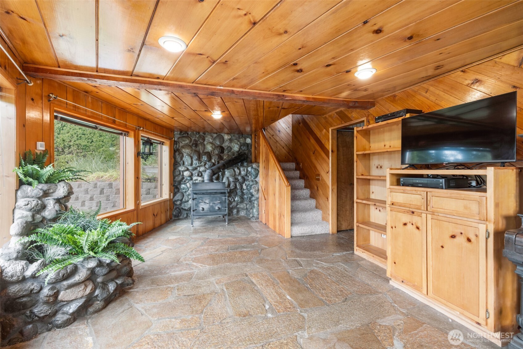 453 Stampede Drive Sequim, WA 98382 - Photo 11 of 36 a view of a garage