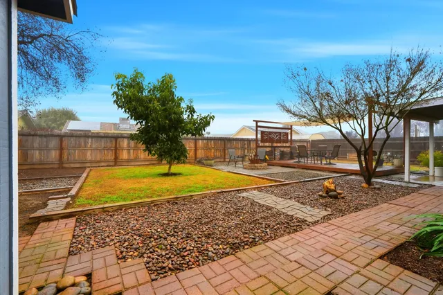 $395,000 | 813 West Willow Street, Exeter, CA 93221