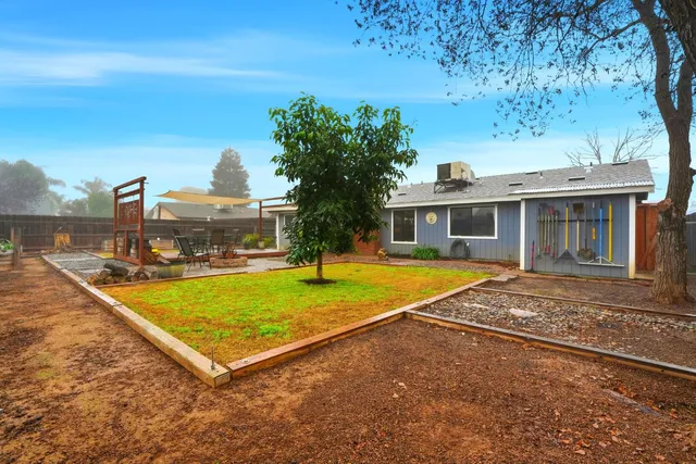 $395,000 | 813 West Willow Street, Exeter, CA 93221