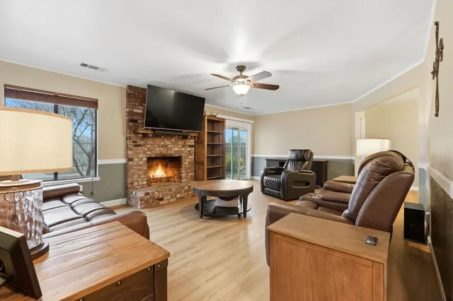 $395,000 | 813 West Willow Street, Exeter, CA 93221