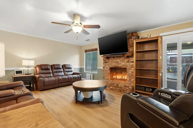 $395,000 | 813 West Willow Street, Exeter, CA 93221