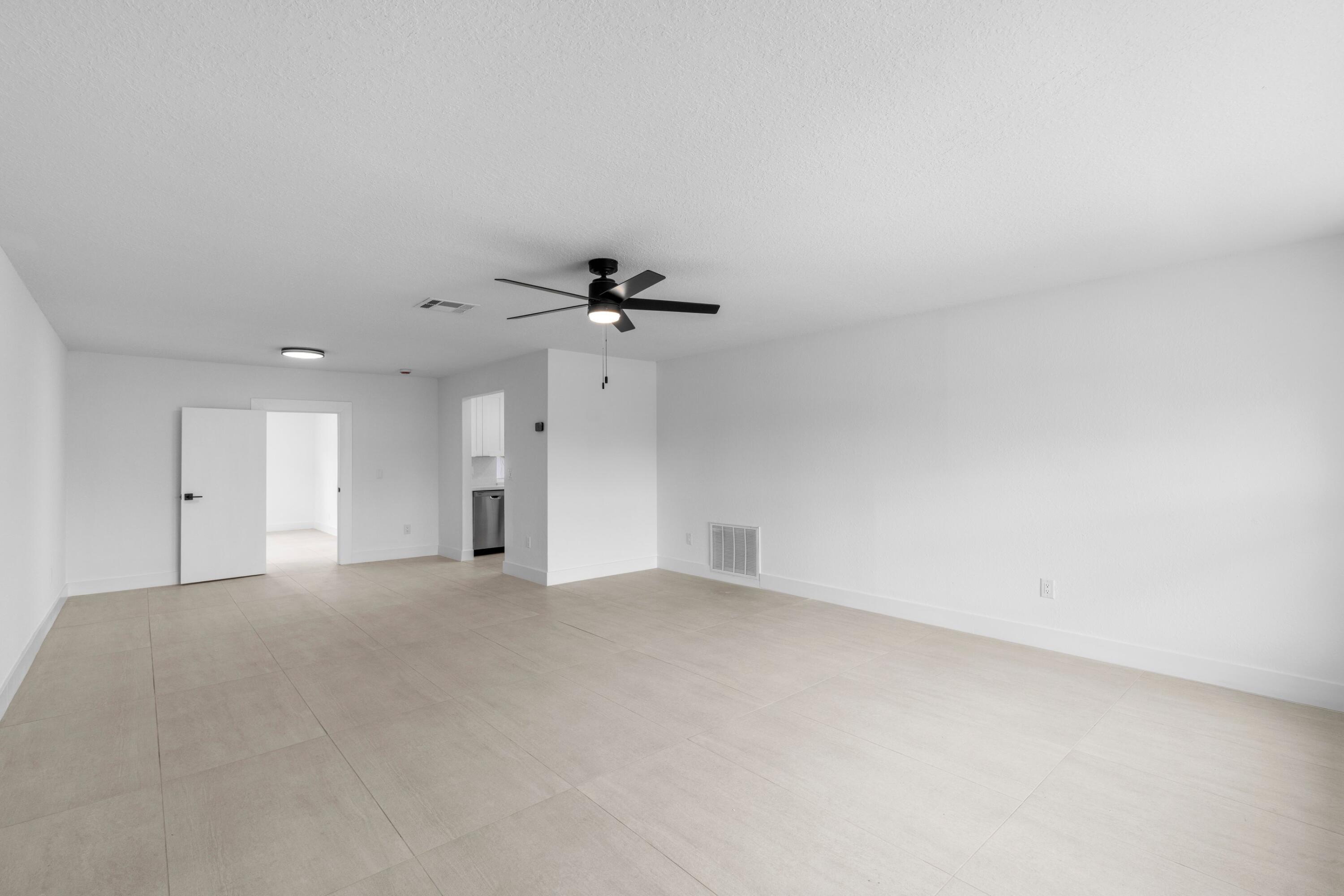 22171 Southwest 62nd Avenue Boca Raton, FL 33428 - Photo 5 of 41 Living Room