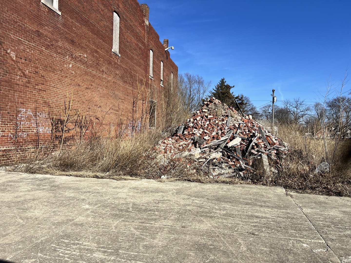 121 South Main Street Rankin, IL 60960 - Photo 5 of 7 a view of a pathway of a building