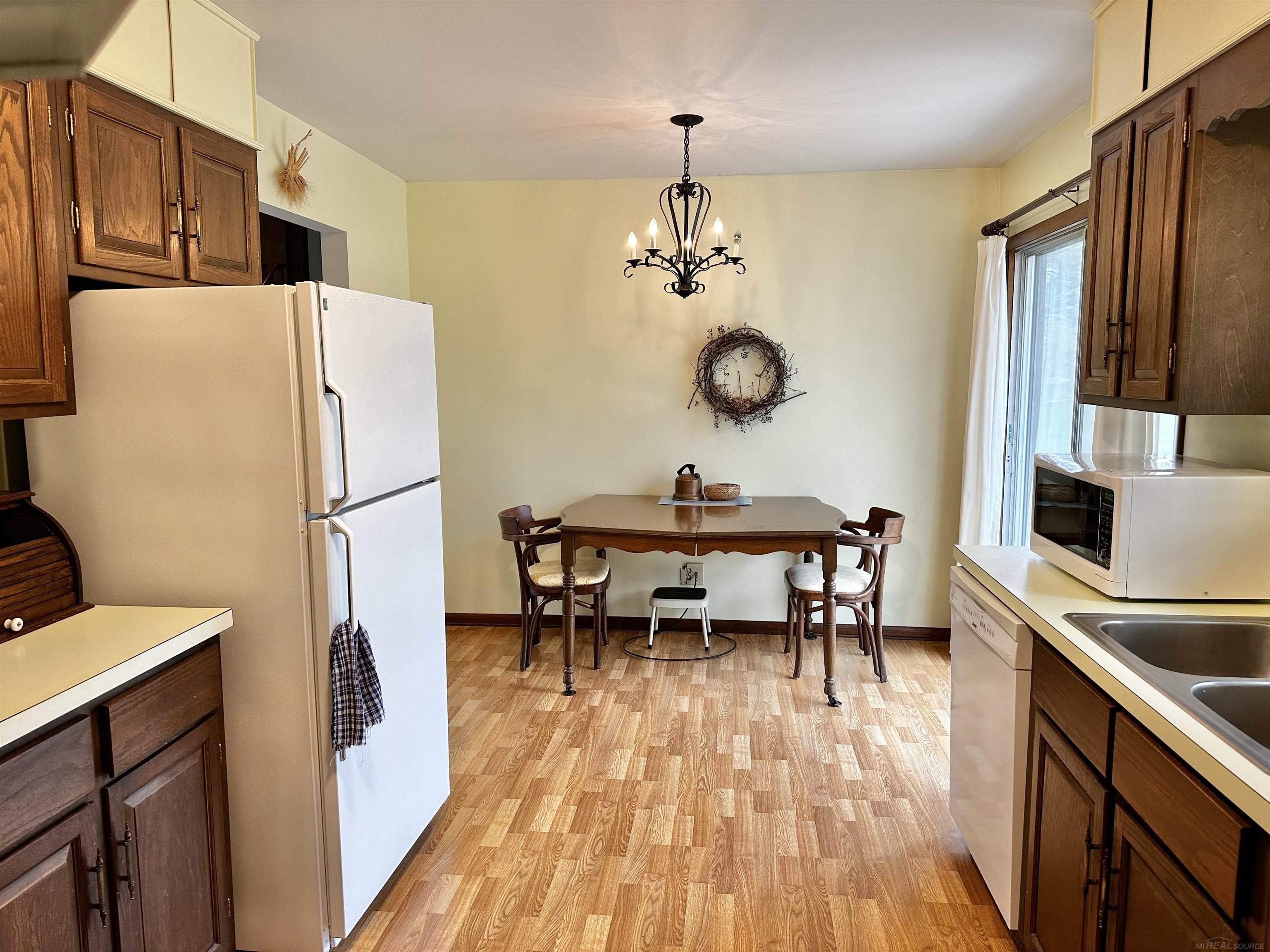 1420 Watson Road Mount Pleasant, MI 48858 - Photo 19 of 41 Eat in kitchen
