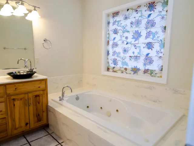 $595,000 | 100 Walden Pond Boulevard, Monticello, IL 61856