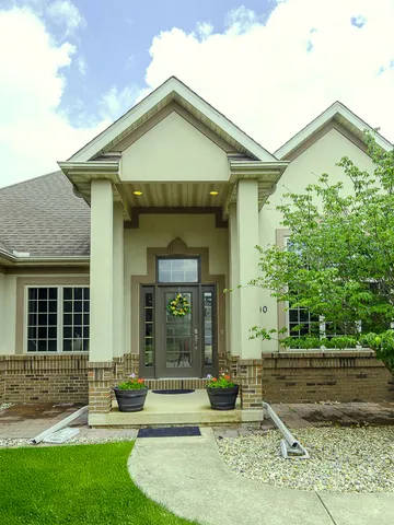 $595,000 | 100 Walden Pond Boulevard, Monticello, IL 61856