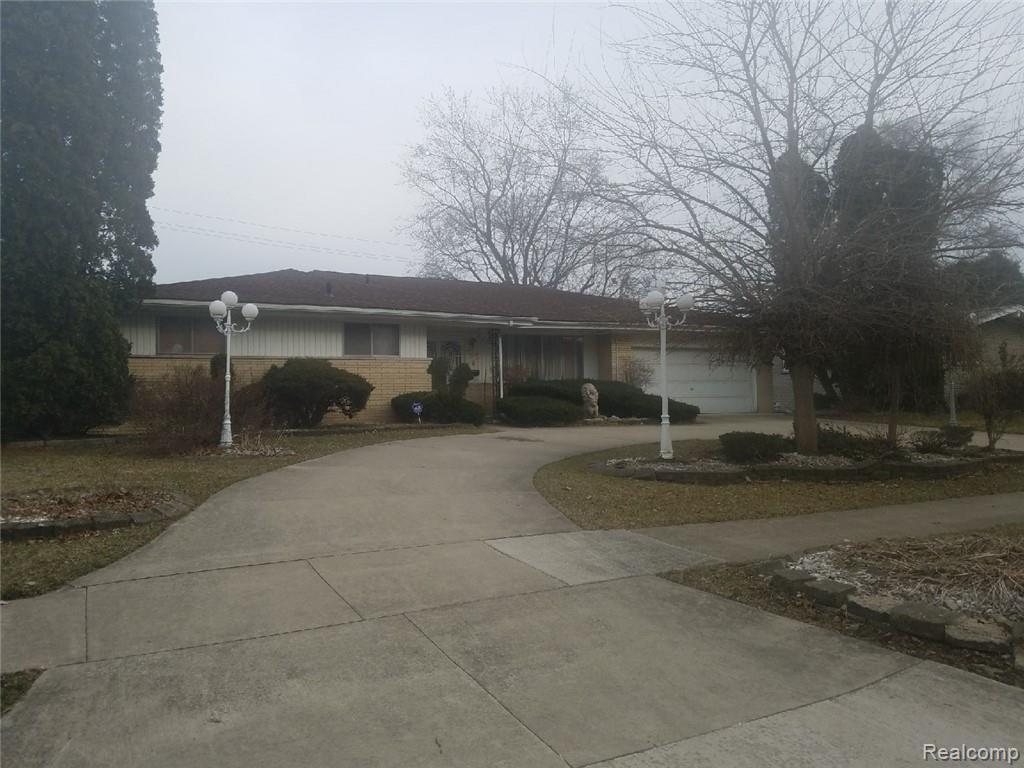 17121 Westhampton Road Southfield, MI 48075 - Photo 1 of 5 123_1.jpg